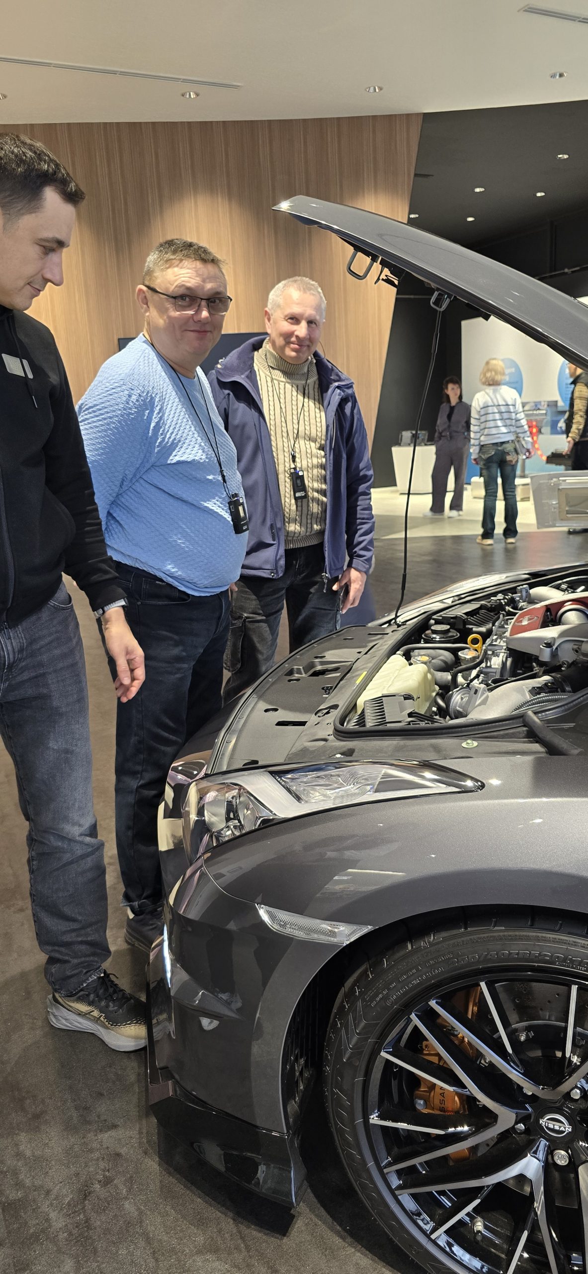 В шоу-руме завода Nissan